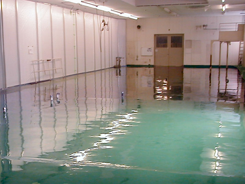 クリーンルームの床をリニューアル