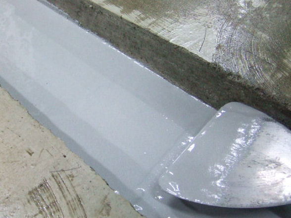 食品工場 側溝内の修繕