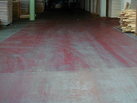 �����Z���^�[�@�y���L�œh���������C�����͂���Ă���