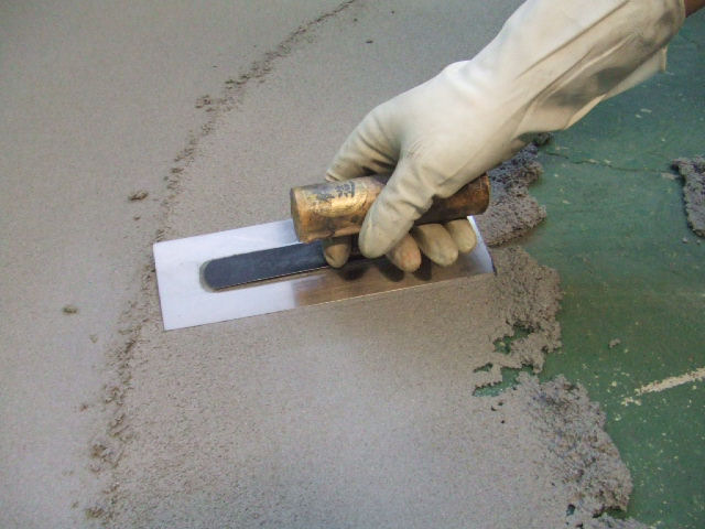 製本工場の床を工事 修繕 補修