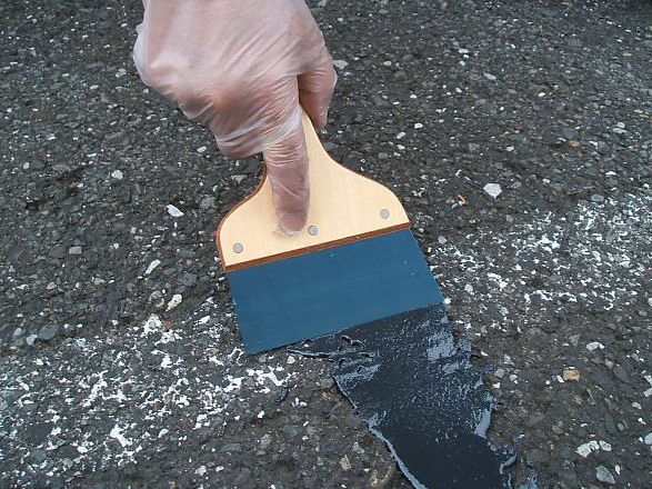 駐車場アスファルト床の目地・亀裂・クラックを補修