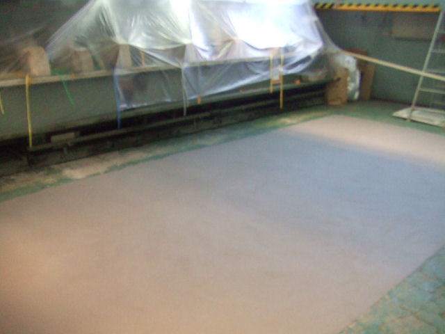 �R���N���[�g���𒼂��H��