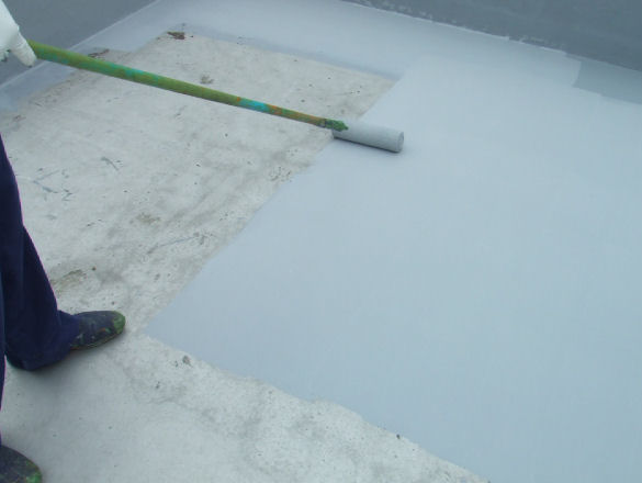 ローラーを使って作業します